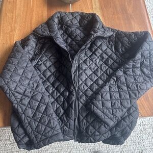 Athleta Women’s XL Whisper Featherless Black Puffer Jacket in Purple quilted